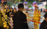 Ga Hà Nội: Trong mưa và trong sương vẫn rộn ràng không khí chờ xem tổng duyệt A80