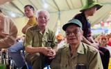 Ga Hà Nội: Trong mưa và trong sương vẫn rộn ràng không khí chờ xem tổng duyệt A80