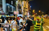 Một “đêm trắng” tại ga Hà Nội: Người người nô nức chờ đón Tết Độc lập