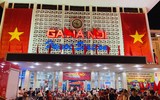 Một “đêm trắng” tại ga Hà Nội: Người người nô nức chờ đón Tết Độc lập