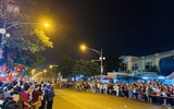 Một “đêm trắng” tại ga Hà Nội: Người người nô nức chờ đón Tết Độc lập