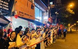 Một “đêm trắng” tại ga Hà Nội: Người người nô nức chờ đón Tết Độc lập