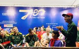 Một “đêm trắng” tại ga Hà Nội: Người người nô nức chờ đón Tết Độc lập