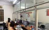 Niềm vui của những công dân đầu tiên ở Hà Nội nhận biển số xe đăng ký tại Công an cấp xã