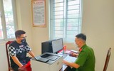 Niềm vui của những công dân đầu tiên ở Hà Nội nhận biển số xe đăng ký tại Công an cấp xã