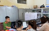 Niềm vui của những công dân đầu tiên ở Hà Nội nhận biển số xe đăng ký tại Công an cấp xã