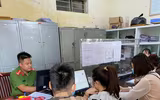 Niềm vui của những công dân đầu tiên ở Hà Nội nhận biển số xe đăng ký tại Công an cấp xã