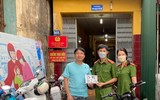 Niềm vui của những công dân đầu tiên ở Hà Nội nhận biển số xe đăng ký tại Công an cấp xã