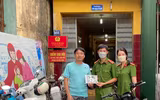 Niềm vui của những công dân đầu tiên ở Hà Nội nhận biển số xe đăng ký tại Công an cấp xã