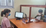Niềm vui của những công dân đầu tiên ở Hà Nội nhận biển số xe đăng ký tại Công an cấp xã