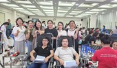 Gần 1.000 nhân viên y tế Hà Nội tham gia hưởng ứng hiến máu 