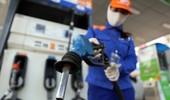 Giá xăng RON95 giảm về dưới 21.000 đồng/lít