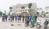 Khởi tố 12 đối tượng dùng dao gắn tuýp sắt nghênh ngang diễu phố
