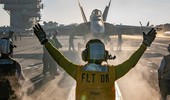 Chiến hạm Mỹ bắn rơi tiêm kích F/A-18F Super Hornet đồng đội ở Biển Đỏ