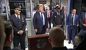 Thăm lính cứu hỏa New York, ông Trump hé lộ có thể tái tranh cử Tổng thống năm 2024