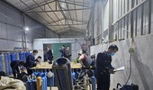 Đột kích xưởng san chiết ''khí cười' trái phép tại Hà Nội