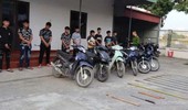 Khởi tố 2 nhóm thanh thiếu niên đem theo hung khí gây rối trật tự công cộng