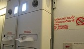 Nam hành khách cố tình hút thuốc trên máy bay dù đã được phổ biến