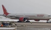 Máy bay Air India chở 244 người đến Mỹ phải hạ cánh khẩn cấp ở Nga
