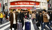 Nhật Bản cân nhắc bỏ giới hạn mua hàng miễn thuế cho du khách nước ngoài