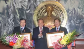 Trao Kỷ niệm chương cho lãnh đạo Tòa án Lào và Campuchia