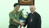 Giám đốc CATP Hà Nội thăm Hồng y Nguyễn Văn Nhơn
