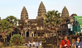 3 du khách Pháp bị kết án vì chụp ảnh “nude” ở đền Angkor