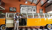 Thợ cơ khí Indonesia chế xe buýt "huyền thoại"