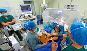 Vừa phẫu thuật não vừa chơi nhạc