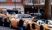 Dàn siêu xe mạ vàng gây xôn xao London