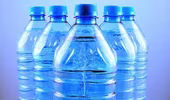 Ổ vi khuẩn trong chai nước bằng nhựa