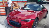 Mazda MX-5 vừa ra khỏi đại lí đã bị đâm "sứt đầu mẻ trán"
