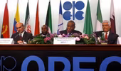 Giá dầu tăng vọt sau khi OPEC nhất trí cắt giảm sản lượng