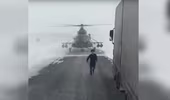 Trực thăng Mi-8 hạ xuống cao tốc để phi công hỏi đường... lái xe tải