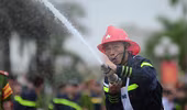 Xem lính cứu hỏa thi tài ứng phó với giặc lửa