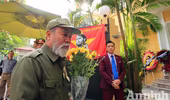 Công sở treo cờ rủ, người Hà Nội đặt hoa tưởng nhớ lãnh tụ Fidel Castro