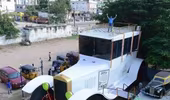 Người đàn ông Ấn Độ chế tạo ô tô dài 15m, cao 8m