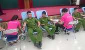 Đoàn viên Công an quận Hoàn Kiếm tham gia hiến máu tình nguyện