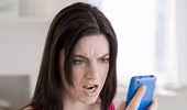 "Chết đứng" vì chồng lưu đầy số "gái gọi" trong điện thoại