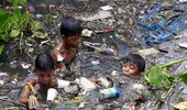 Nhọc nhằn những mảnh đời nhỏ bé ngập chìm trong rác