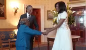Cụ bà da màu 106 tuổi nhảy múa vui mừng khi được gặp Tổng thống Obama