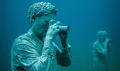 Tượng người như thật tại bảo tàng dưới nước đầu tiên ở Châu Âu