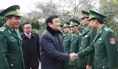 Chủ tịch nước thăm lực lượng vũ trang khu vực biên giới 