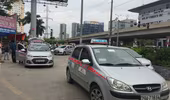 Khó quản taxi ngoại tỉnh đeo biển Hà Nội