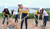 Á hậu Biển xanh toàn cầu Kim Nguyên trồng cây vì môi trường