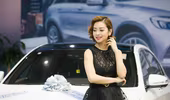 "Mòn mắt" ngắm vẻ kiêu kỳ của Hoa hậu Jennifer Phạm bên 'xế hộp'