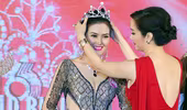 Người đẹp Kim Thoa đăng quang Hoa hậu Doanh nhân thế giới người Việt