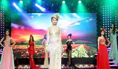 Hoa hậu Lê Thanh Thúy làm vedette trong show thời trang đầu năm mới