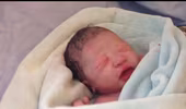 Khoảnh khắc kỳ diệu đầy xúc động khi mầm sống chào đời