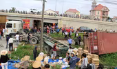 Tài xế thoát chết hi hữu khi xe container bị tàu hỏa đâm